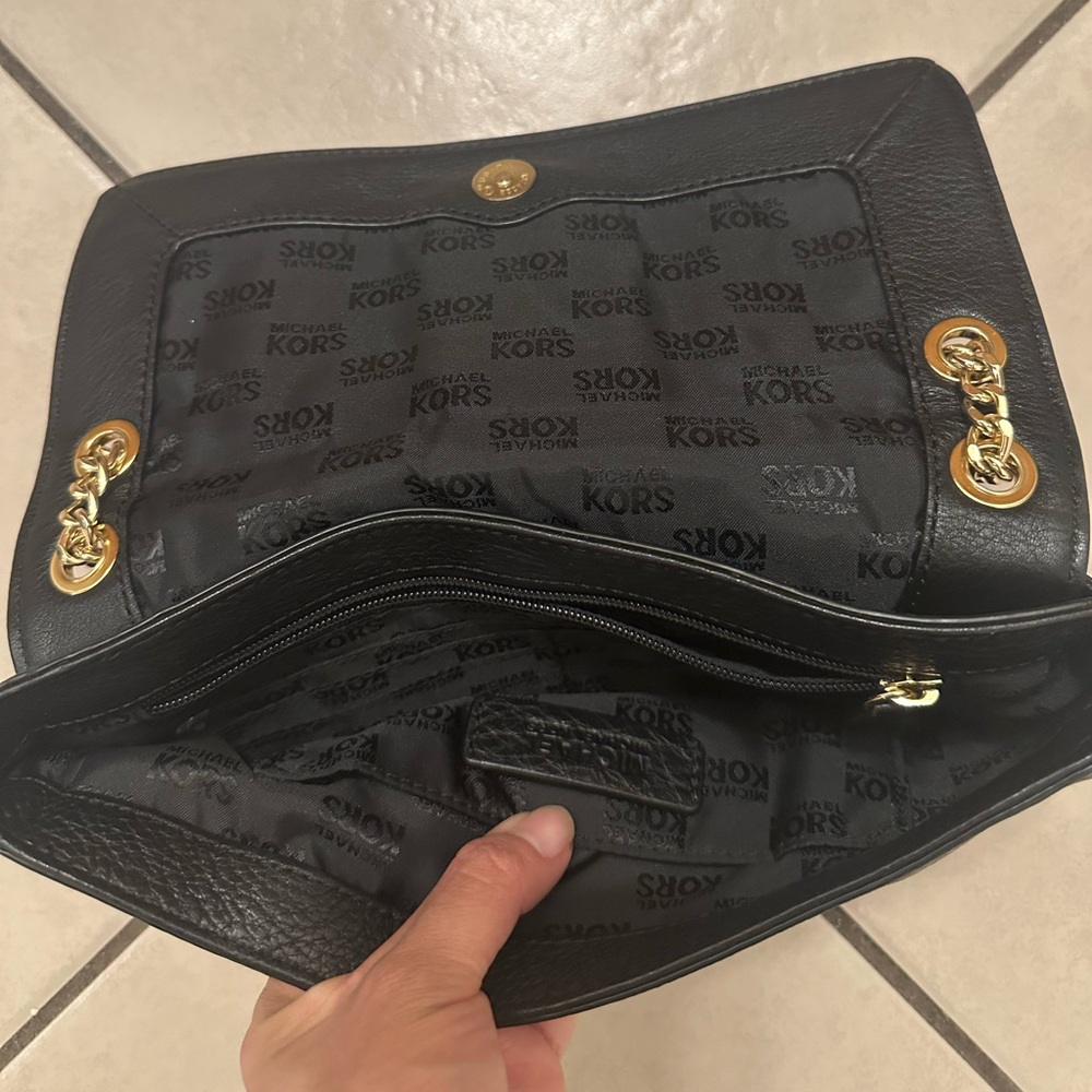 Michael Kors Black Leather Shoulder Bag with Gold Chain Strap - Picture 2 of 3
